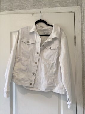 Ava & Viv White Denim Jacket with Button-Front 1XL EUC